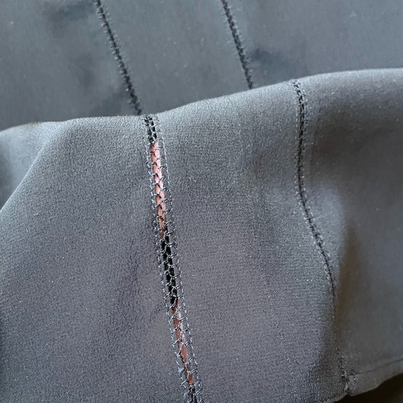 Vince V-neck Split Neck Cap Sleeve 100% Silk Black Minimalist Neutral Blouse Top - Picture 8 of 11